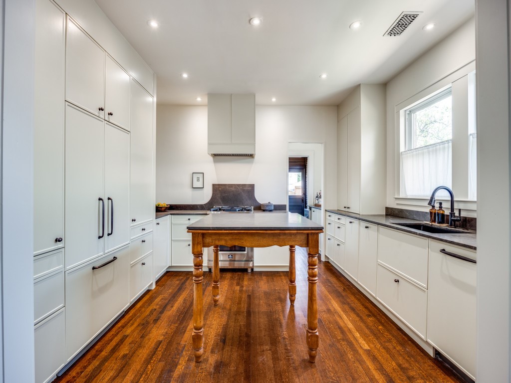 631 N Rosemont Avenue Dallas TX 75208