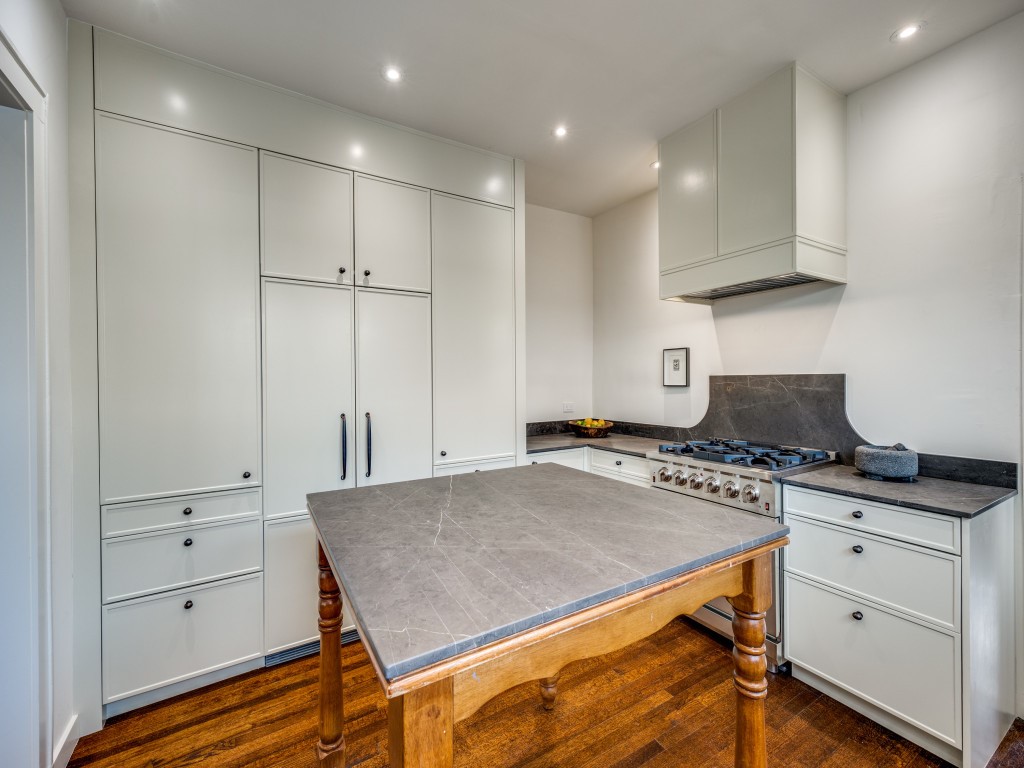 631 N Rosemont Avenue Dallas TX 75208