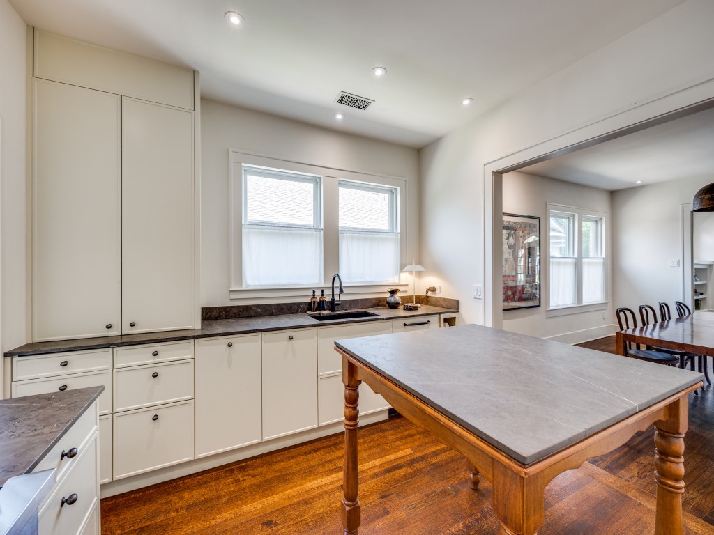 631 N Rosemont Avenue Dallas TX 75208