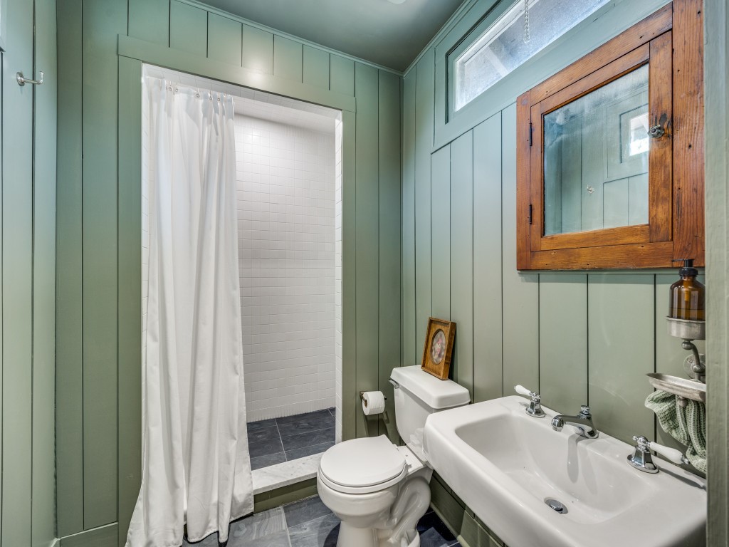 631 N Rosemont Avenue Dallas TX 75208