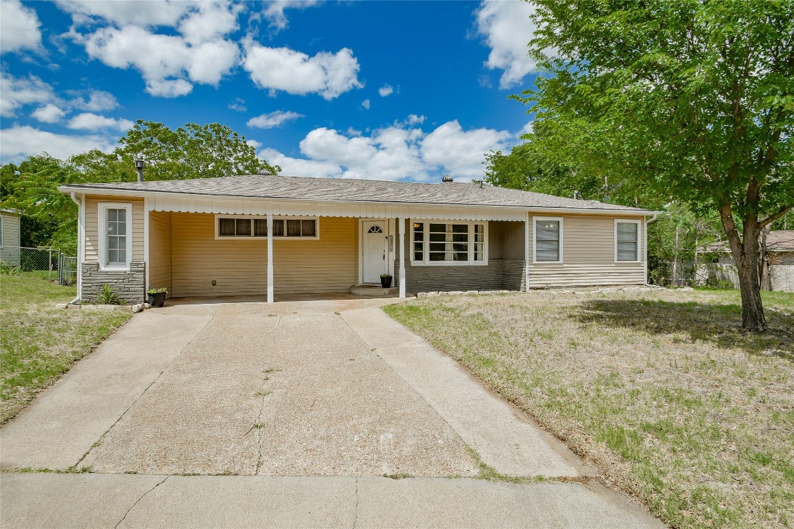 1310 W Water Street Weatherford TX 76086