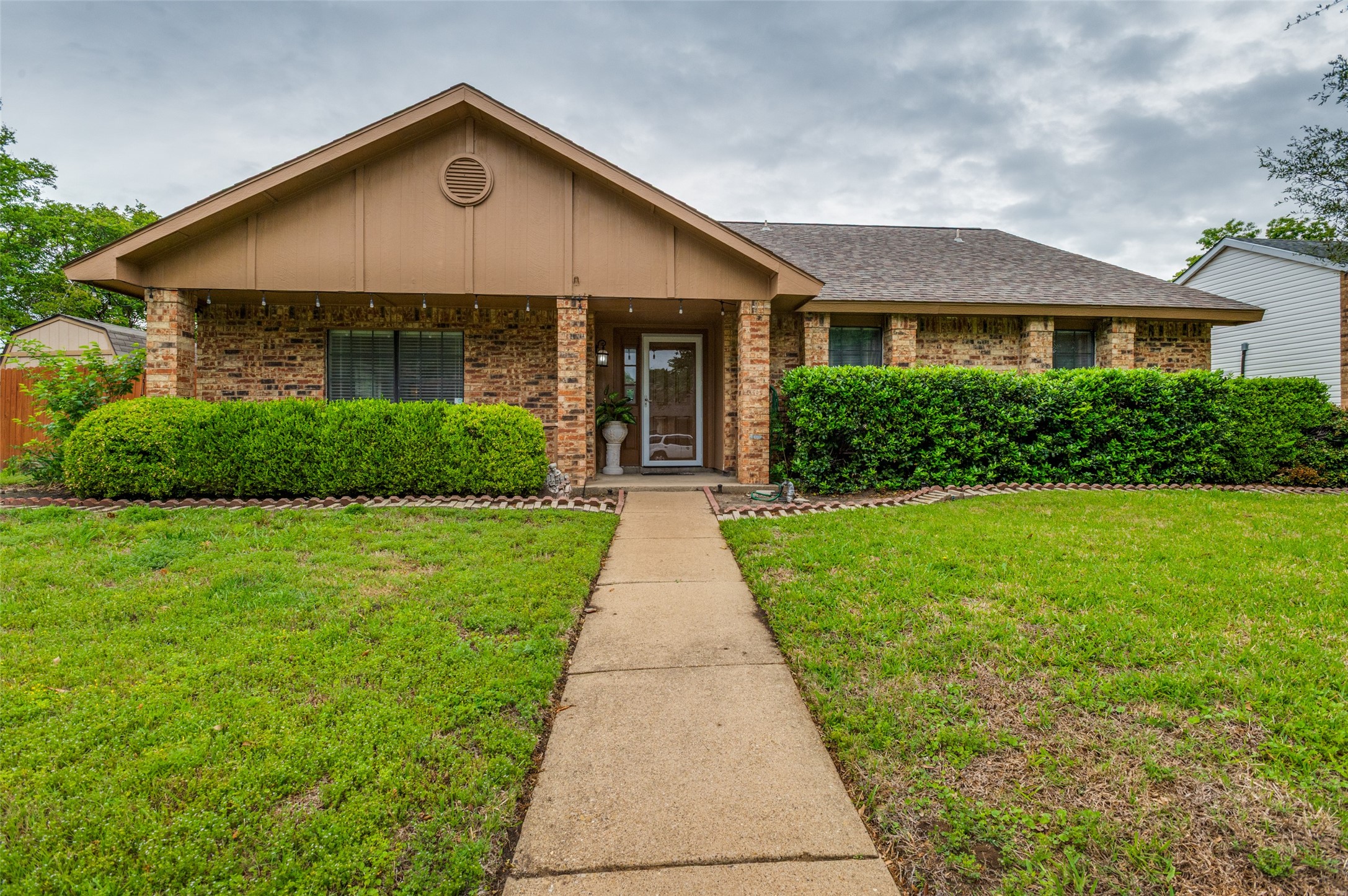 402 Chestnut Drive Grand Prairie TX 75052