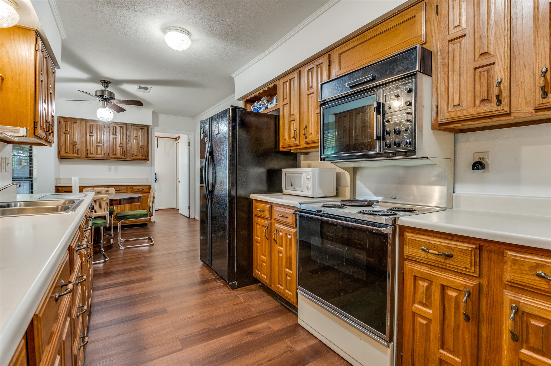 402 Chestnut Drive Grand Prairie TX 75052