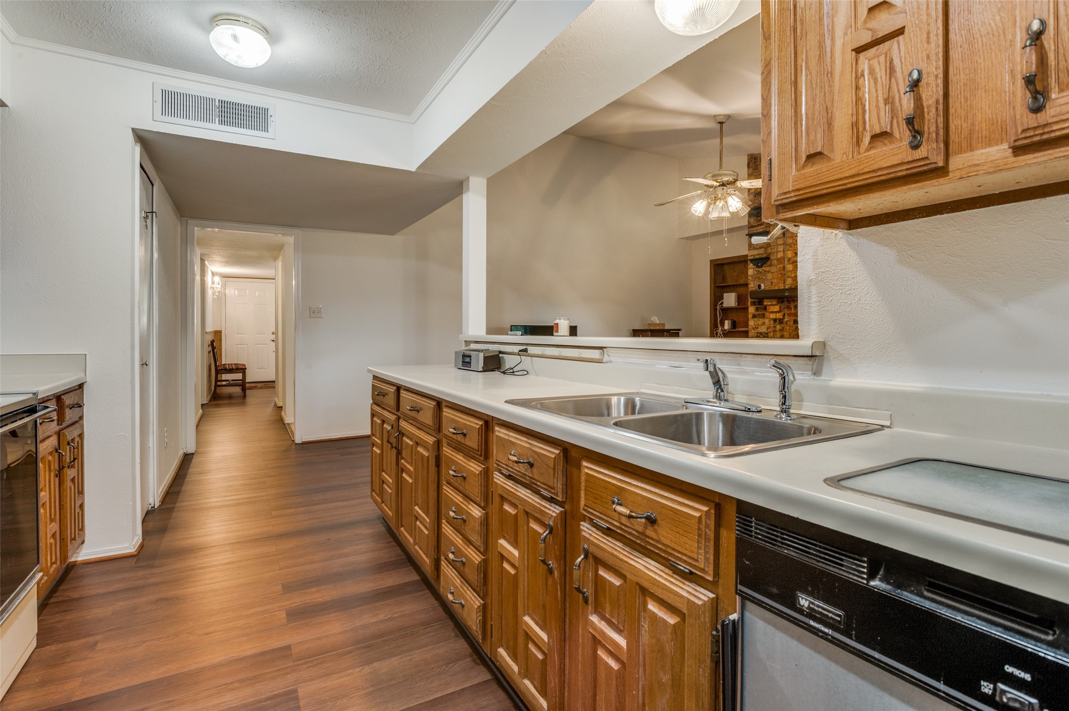 402 Chestnut Drive Grand Prairie TX 75052