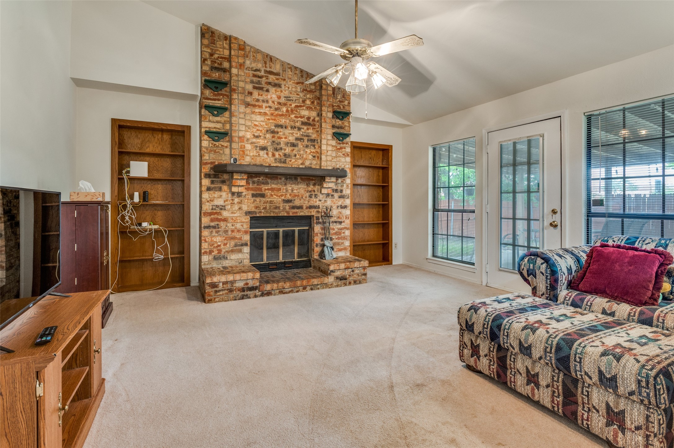 402 Chestnut Drive Grand Prairie TX 75052
