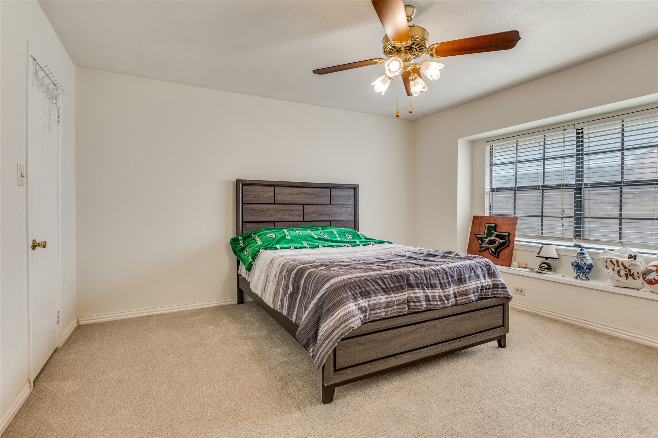 402 Chestnut Drive Grand Prairie TX 75052