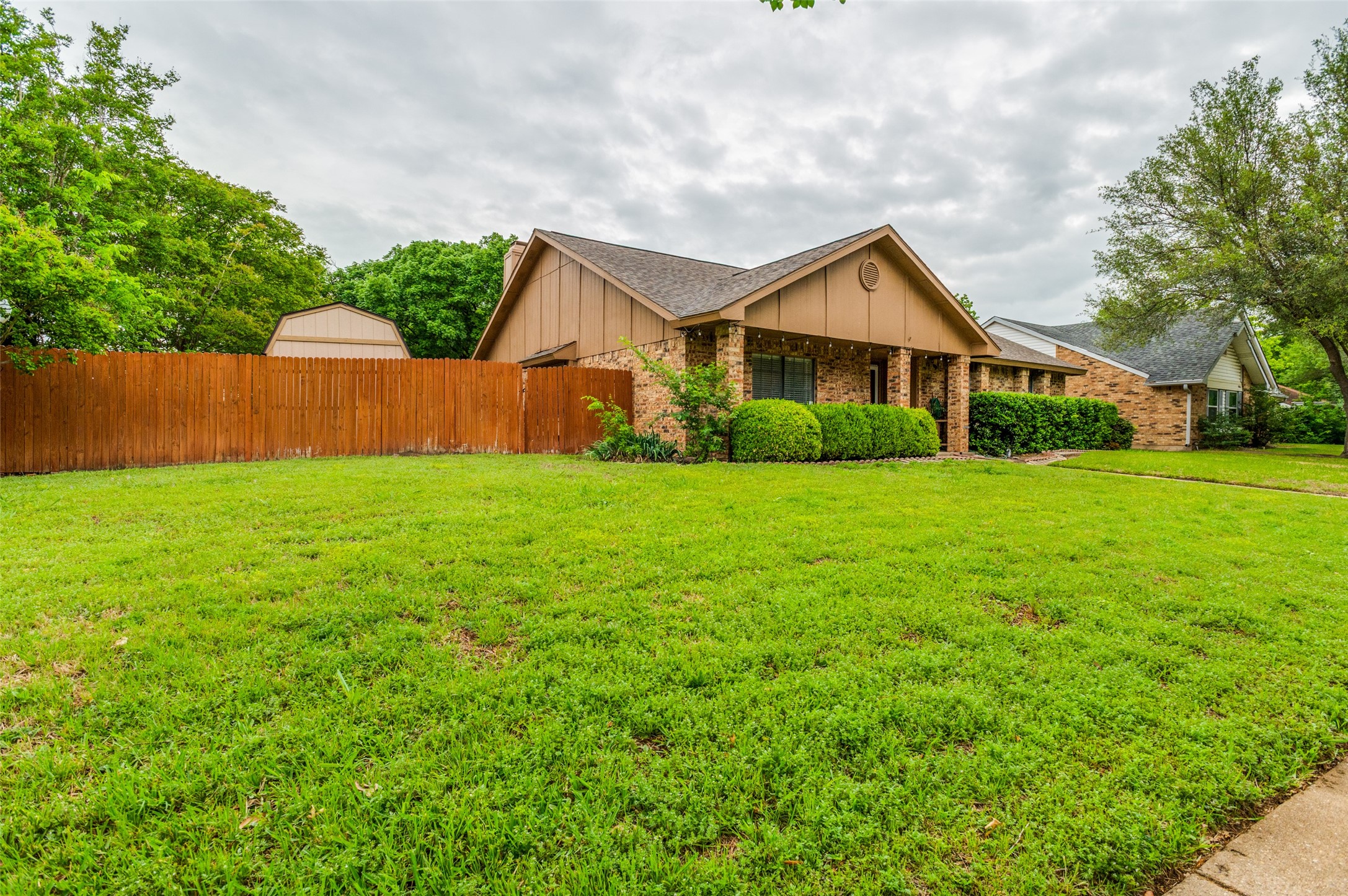 402 Chestnut Drive Grand Prairie TX 75052