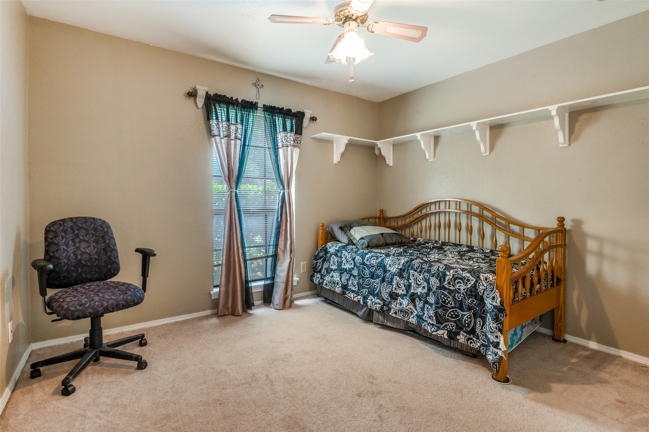402 Chestnut Drive Grand Prairie TX 75052