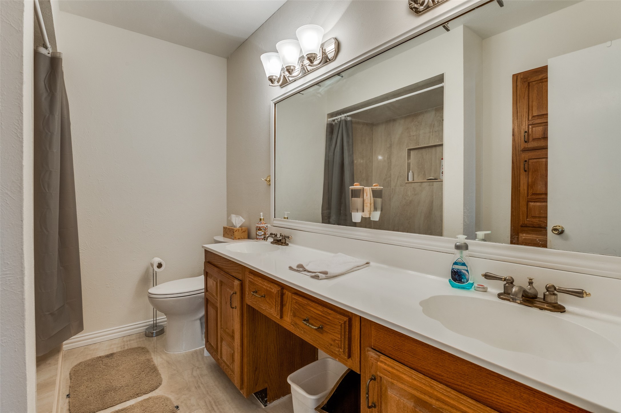 402 Chestnut Drive Grand Prairie TX 75052