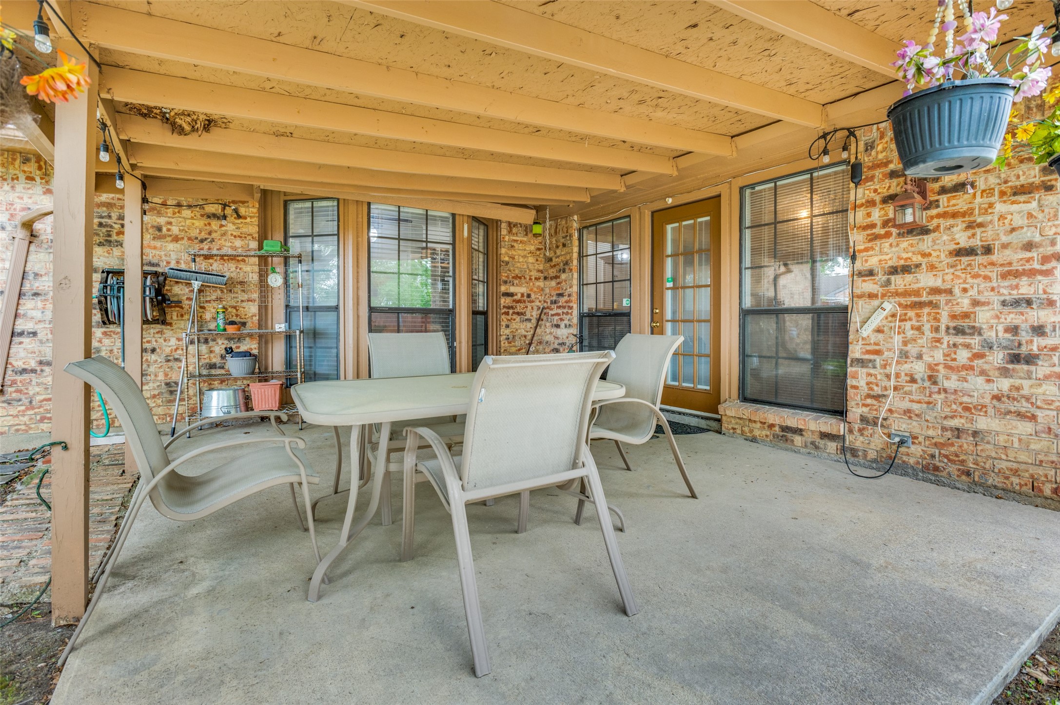 402 Chestnut Drive Grand Prairie TX 75052