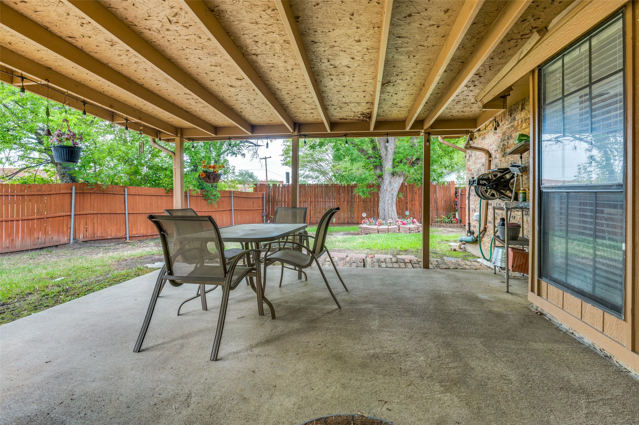 402 Chestnut Drive Grand Prairie TX 75052
