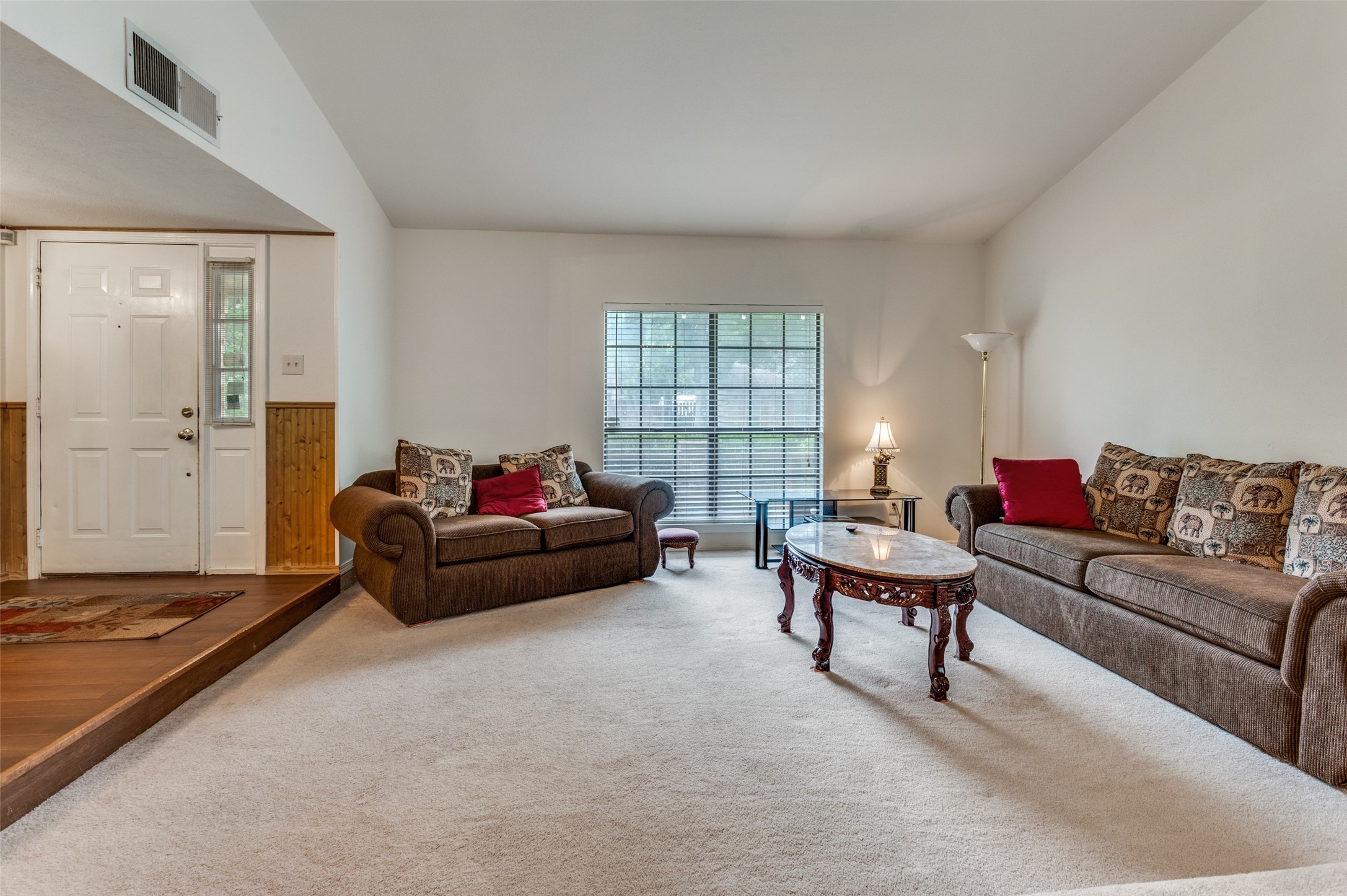 402 Chestnut Drive Grand Prairie TX 75052