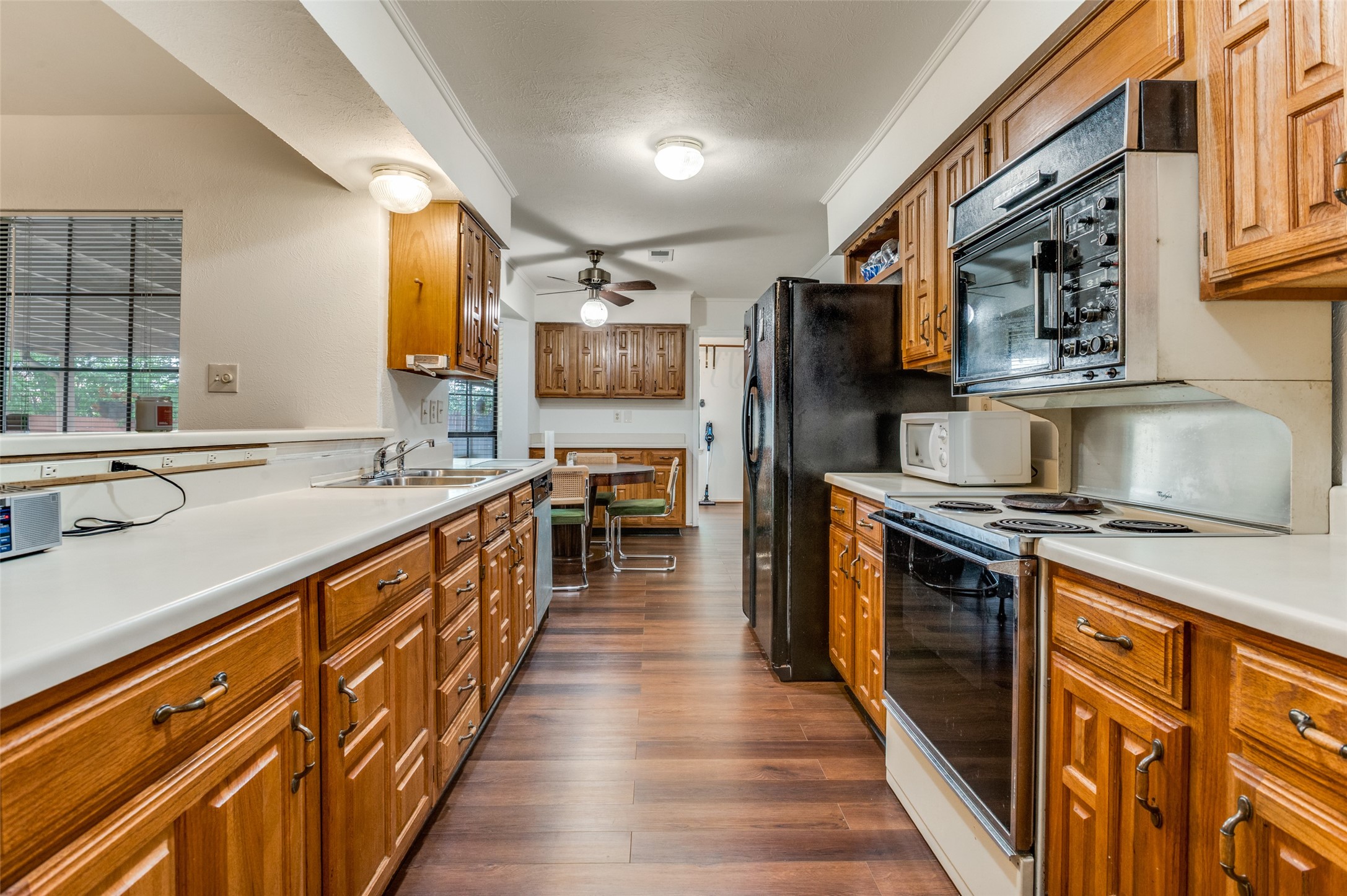 402 Chestnut Drive Grand Prairie TX 75052