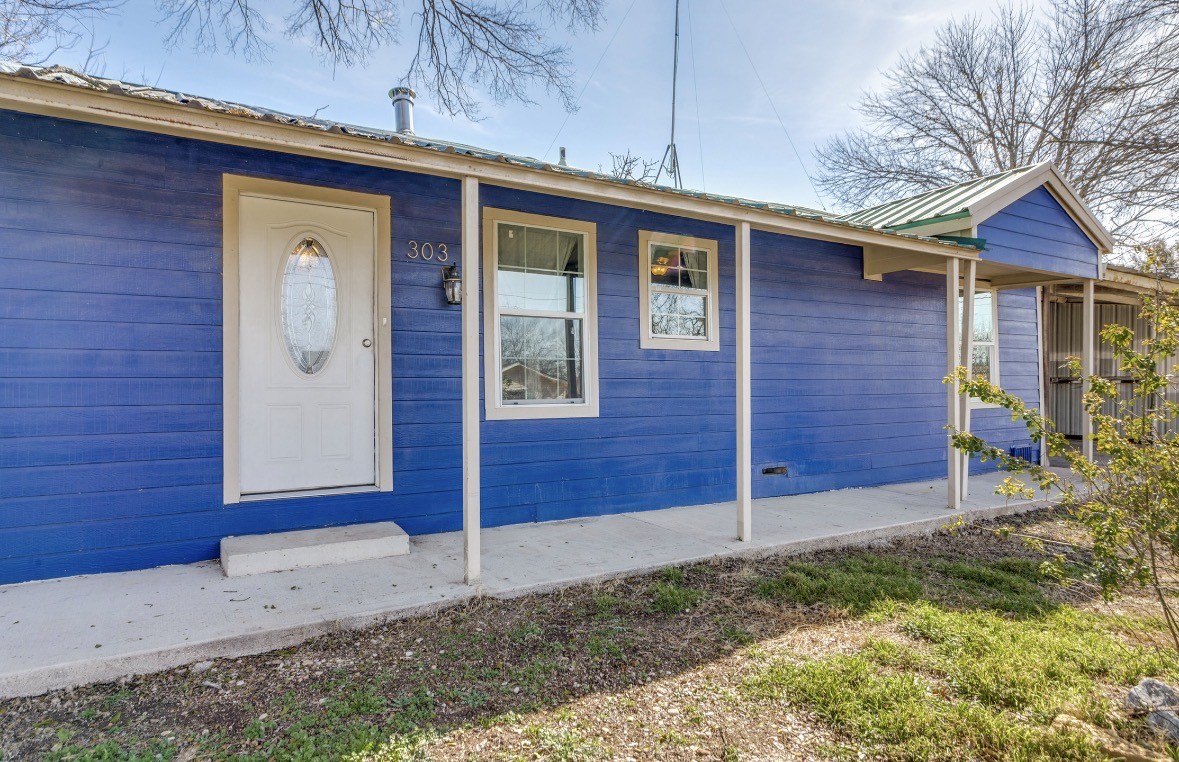 303 S Russell Street Alvarado TX 76009