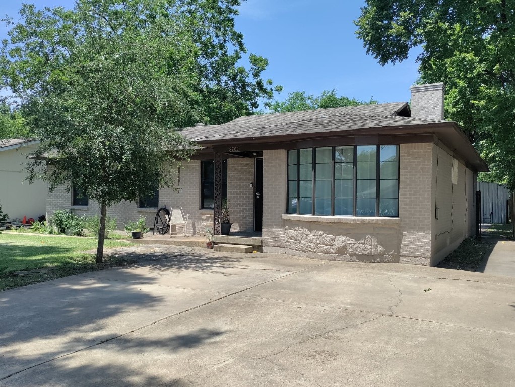 8709 Freeport Drive Dallas TX 75228