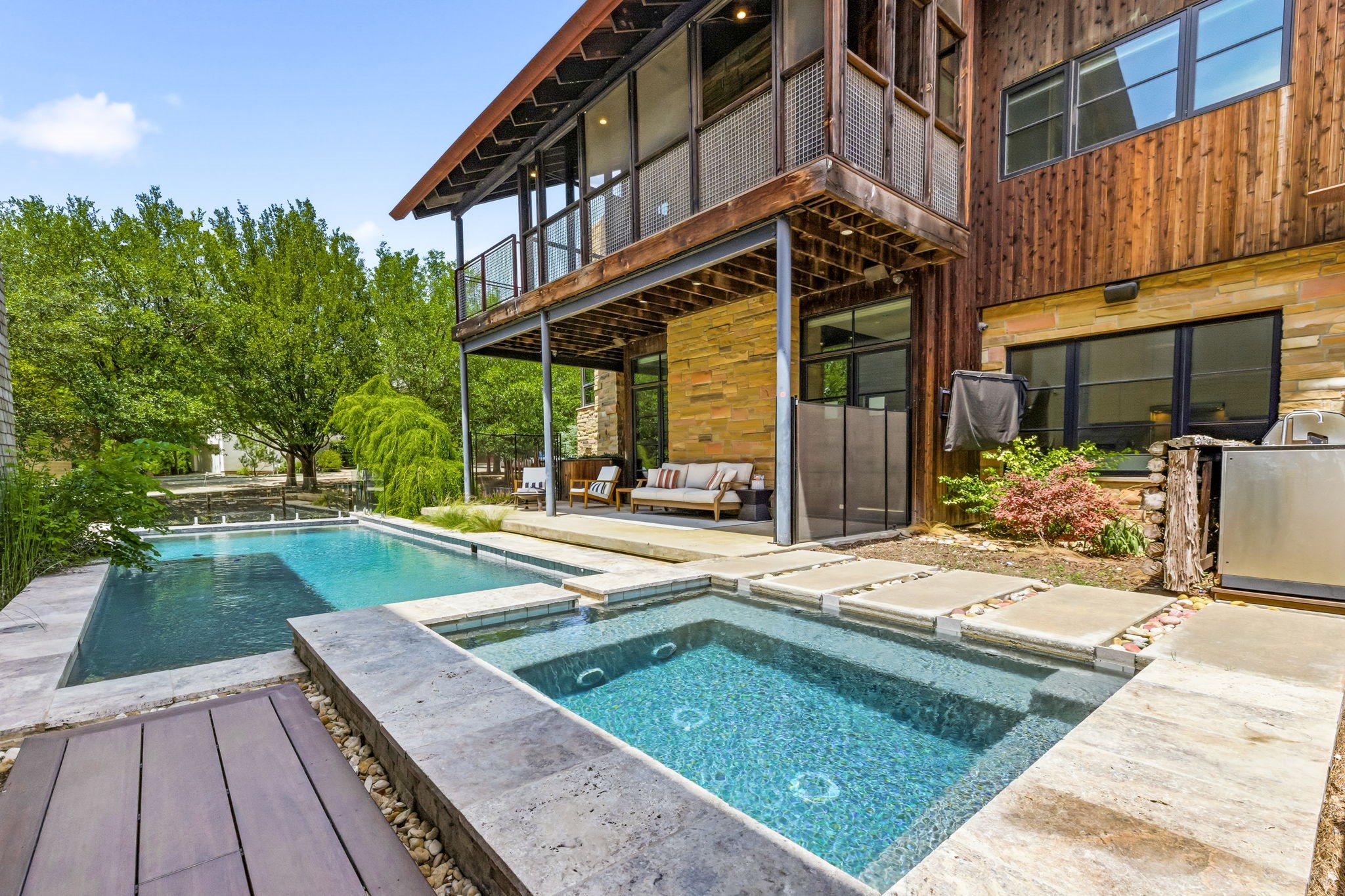 20 Vanguard Way Dallas TX 75243