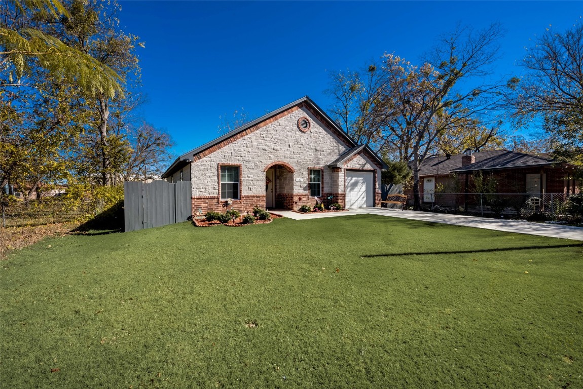 906 N Wilhite Street Cleburne TX 76031