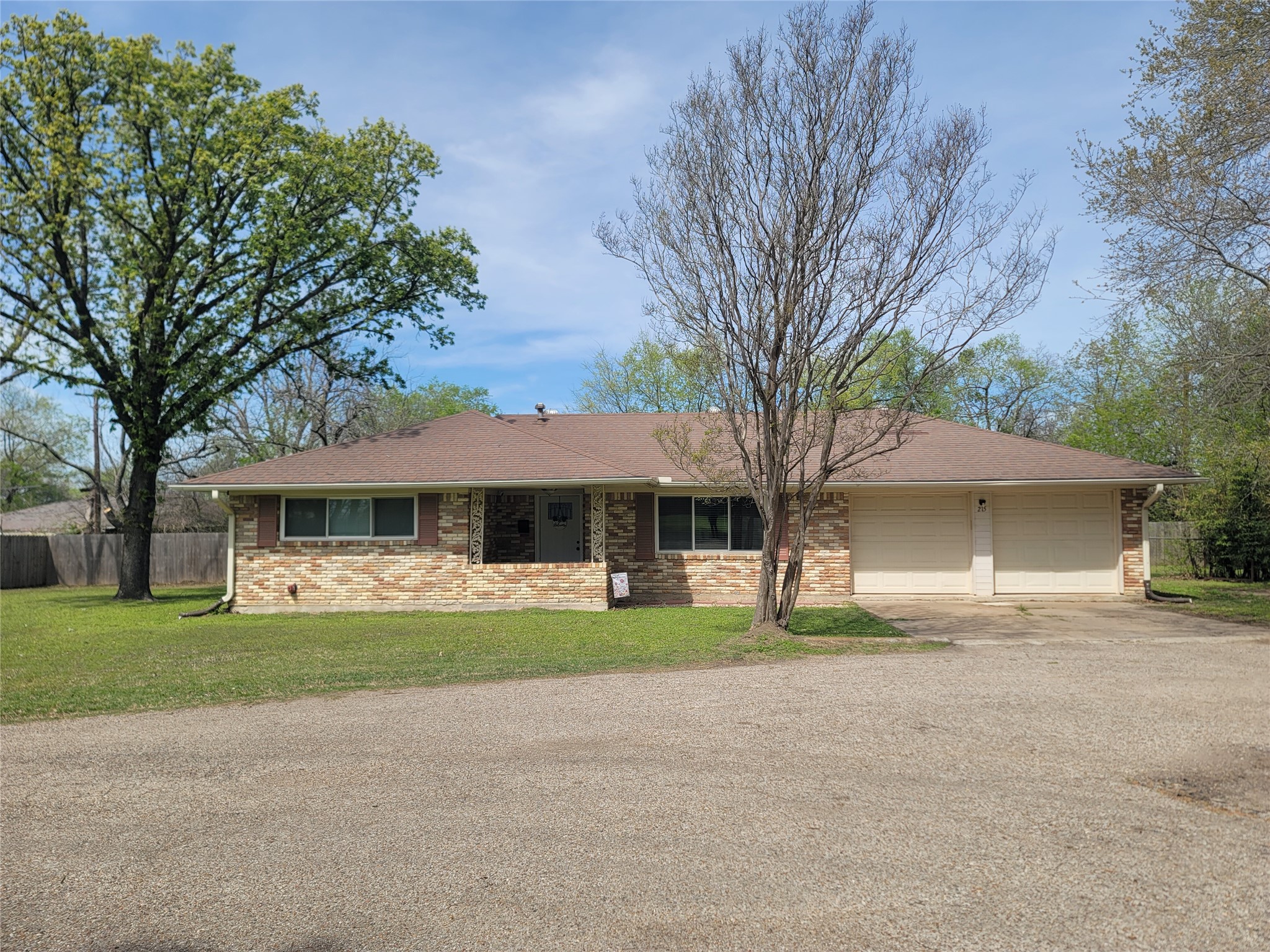 215 N Karl Cayton Street Groesbeck TX 76642
