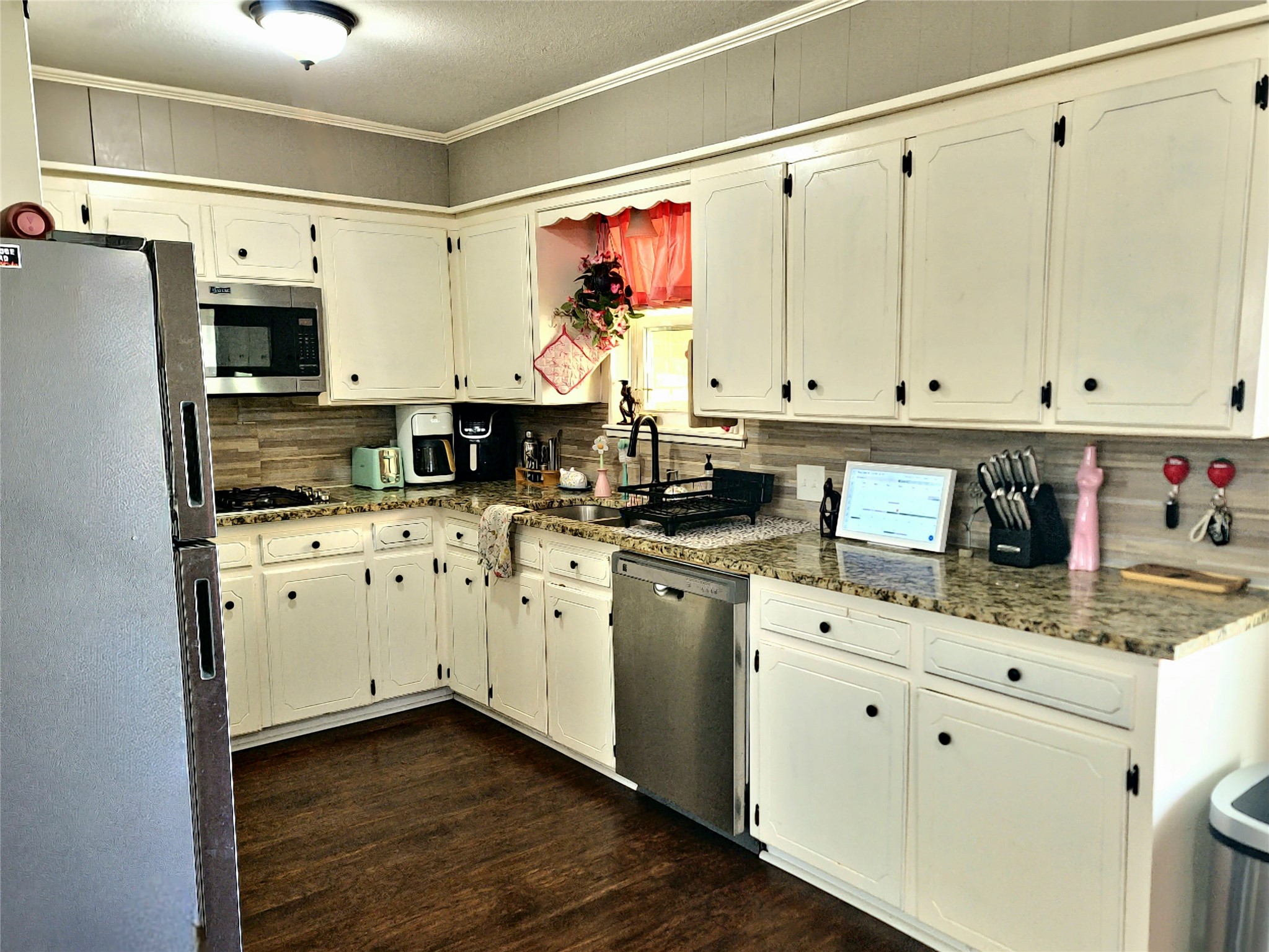 215 N Karl Cayton Street Groesbeck TX 76642