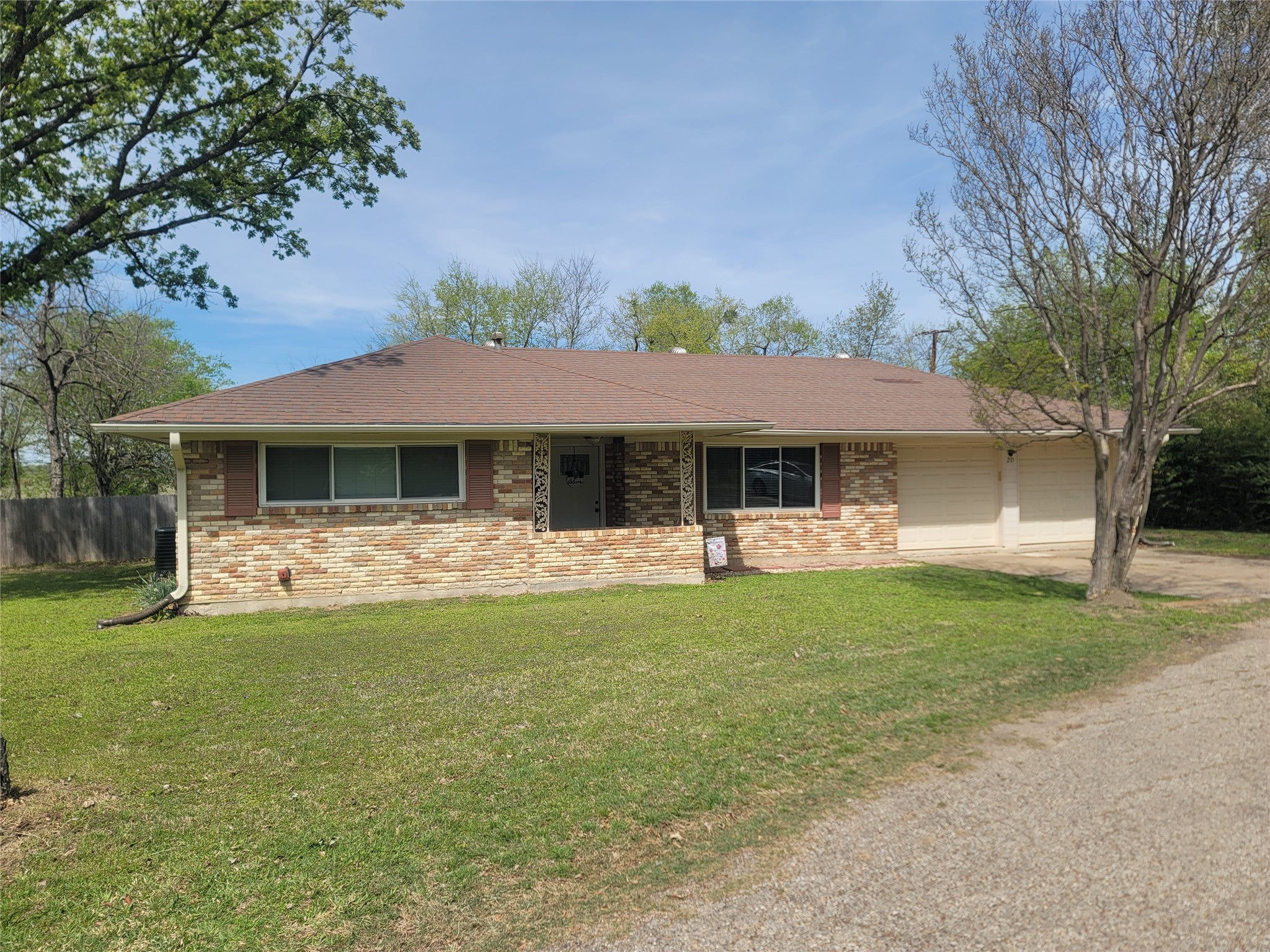 215 N Karl Cayton Street Groesbeck TX 76642