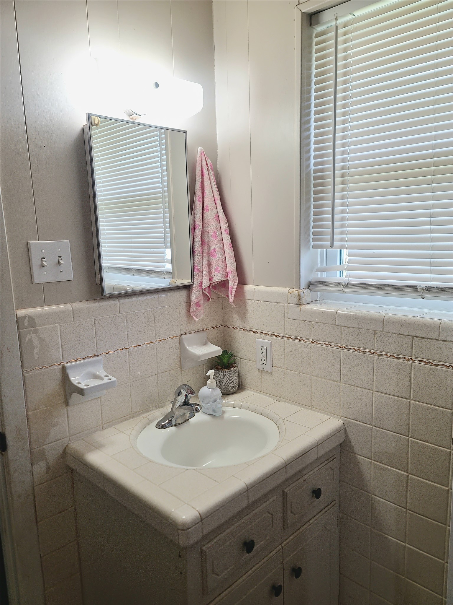 215 N Karl Cayton Street Groesbeck TX 76642