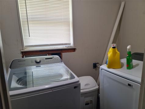 215 N Karl Cayton Street Groesbeck TX 76642