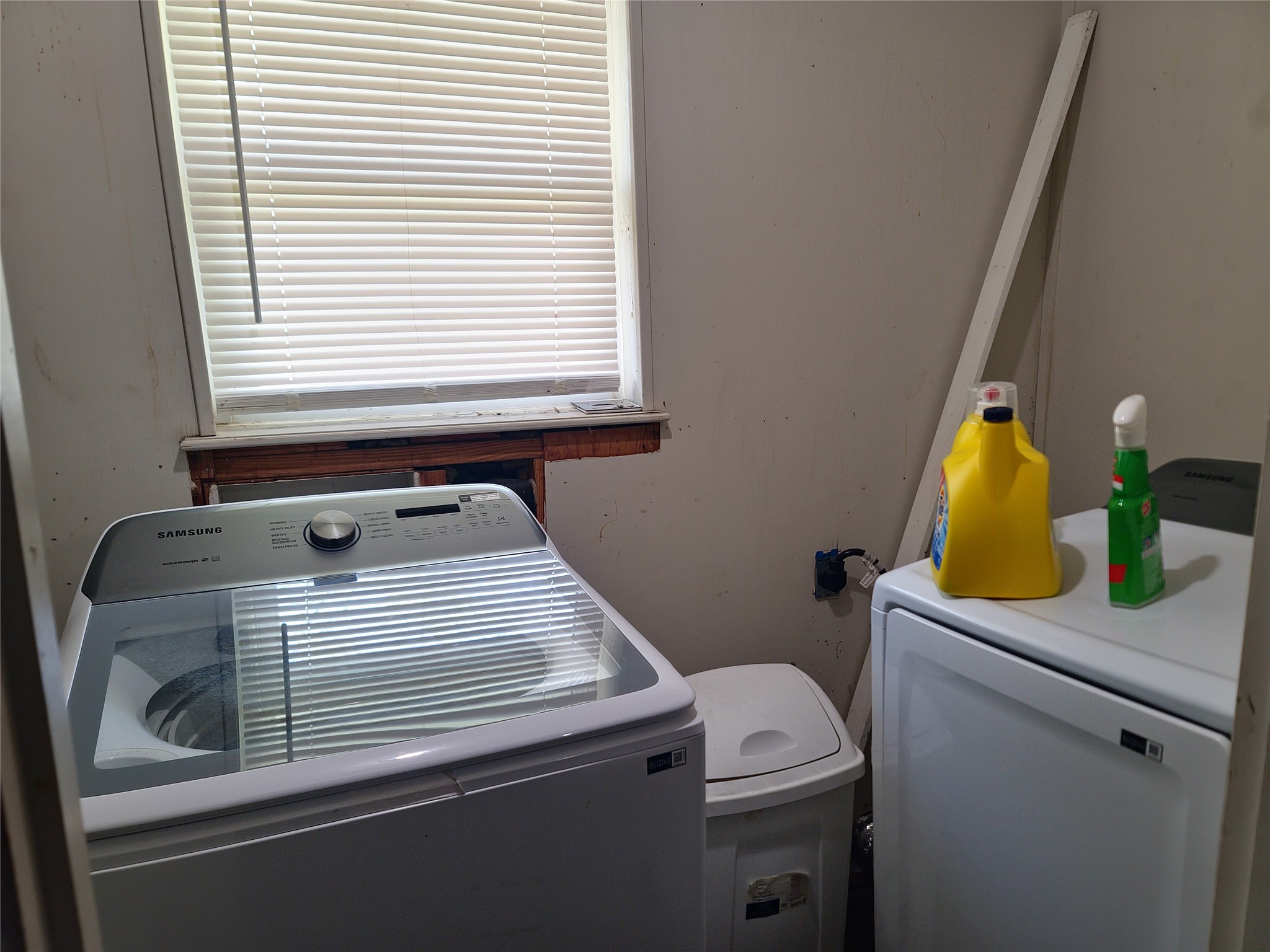 215 N Karl Cayton Street Groesbeck TX 76642