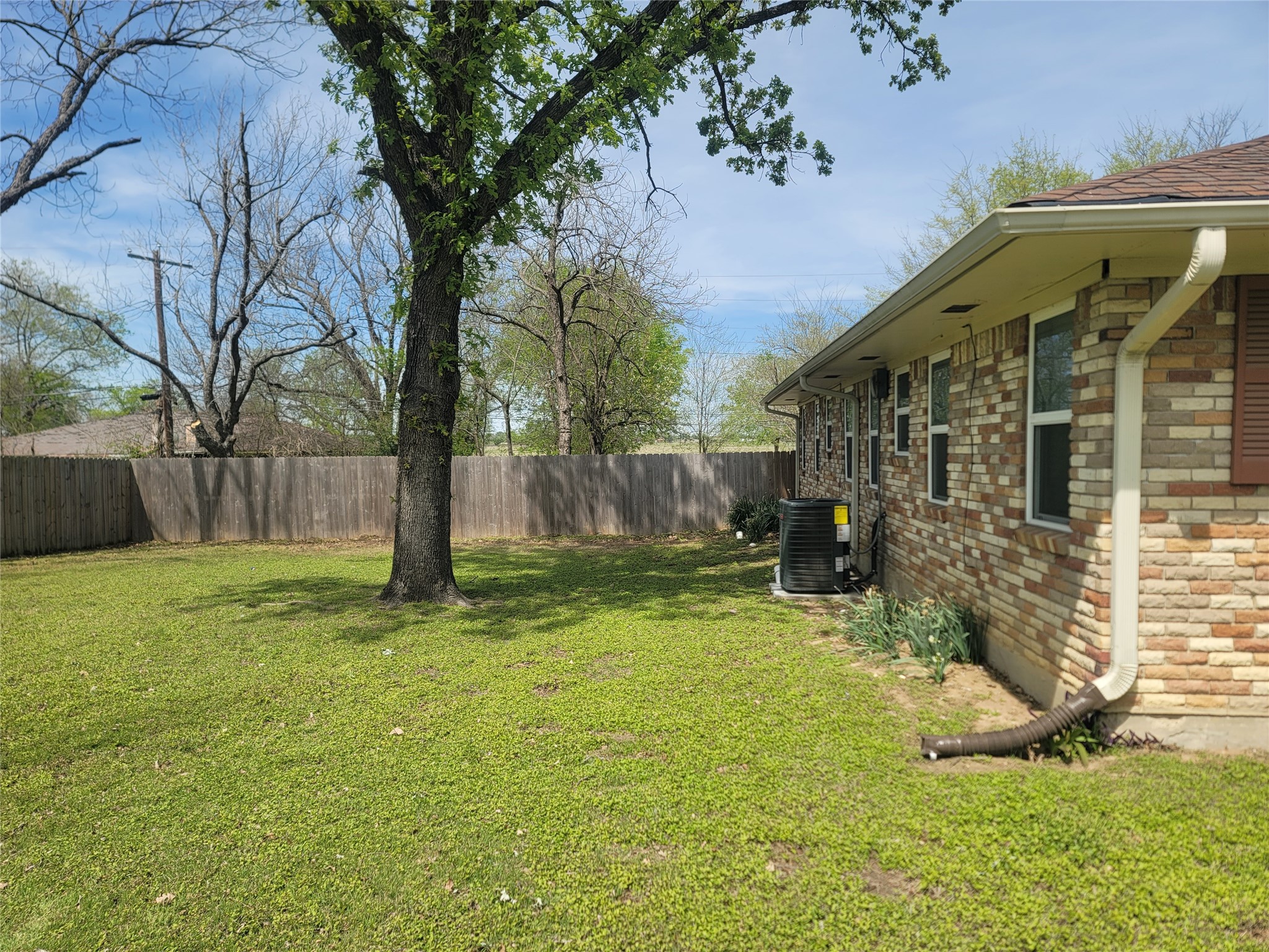 215 N Karl Cayton Street Groesbeck TX 76642