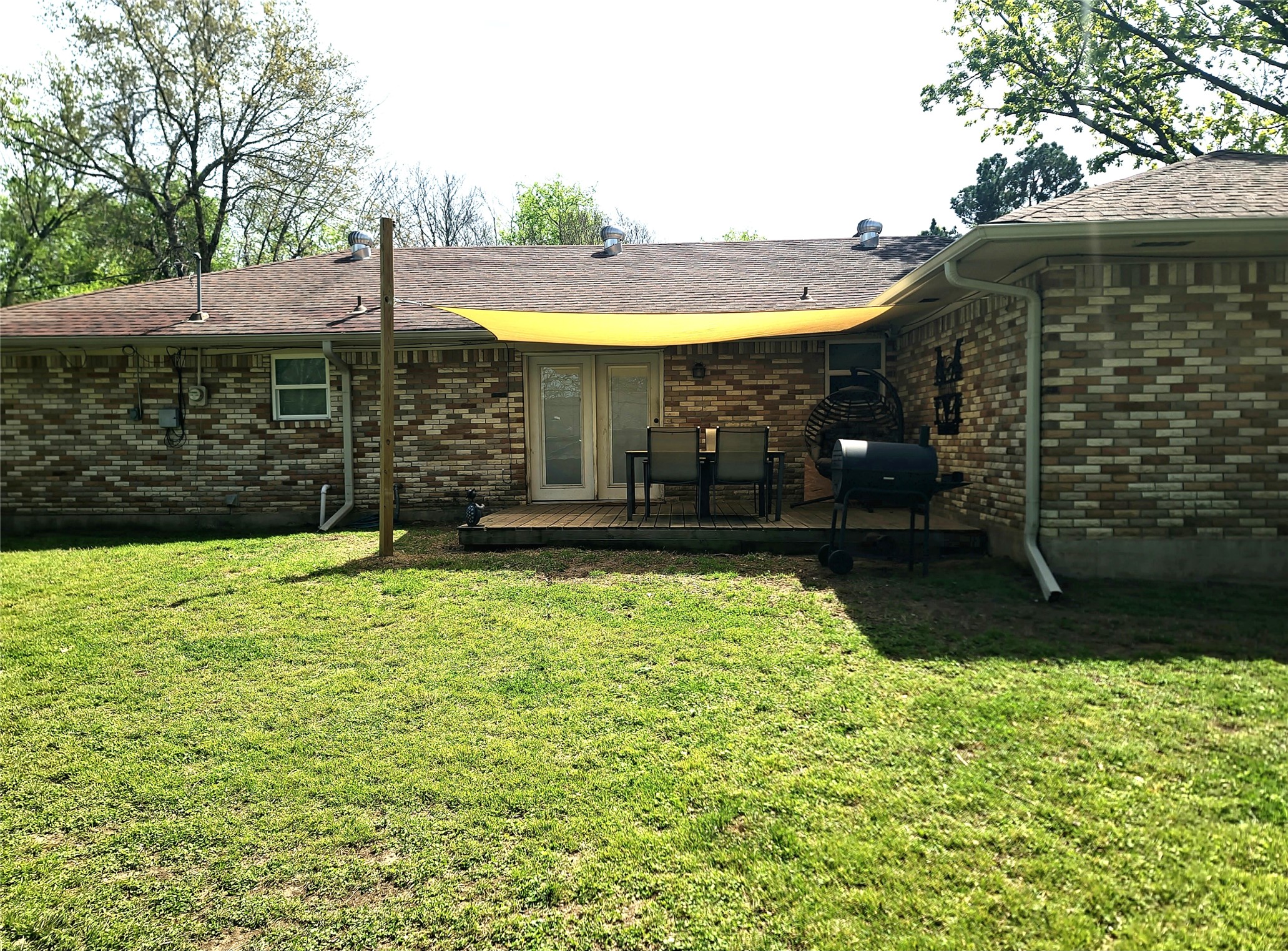 215 N Karl Cayton Street Groesbeck TX 76642
