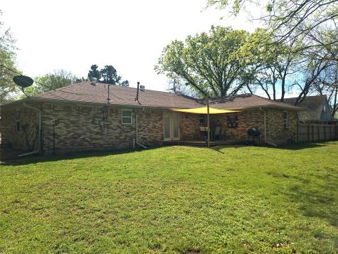 215 N Karl Cayton Street Groesbeck TX 76642
