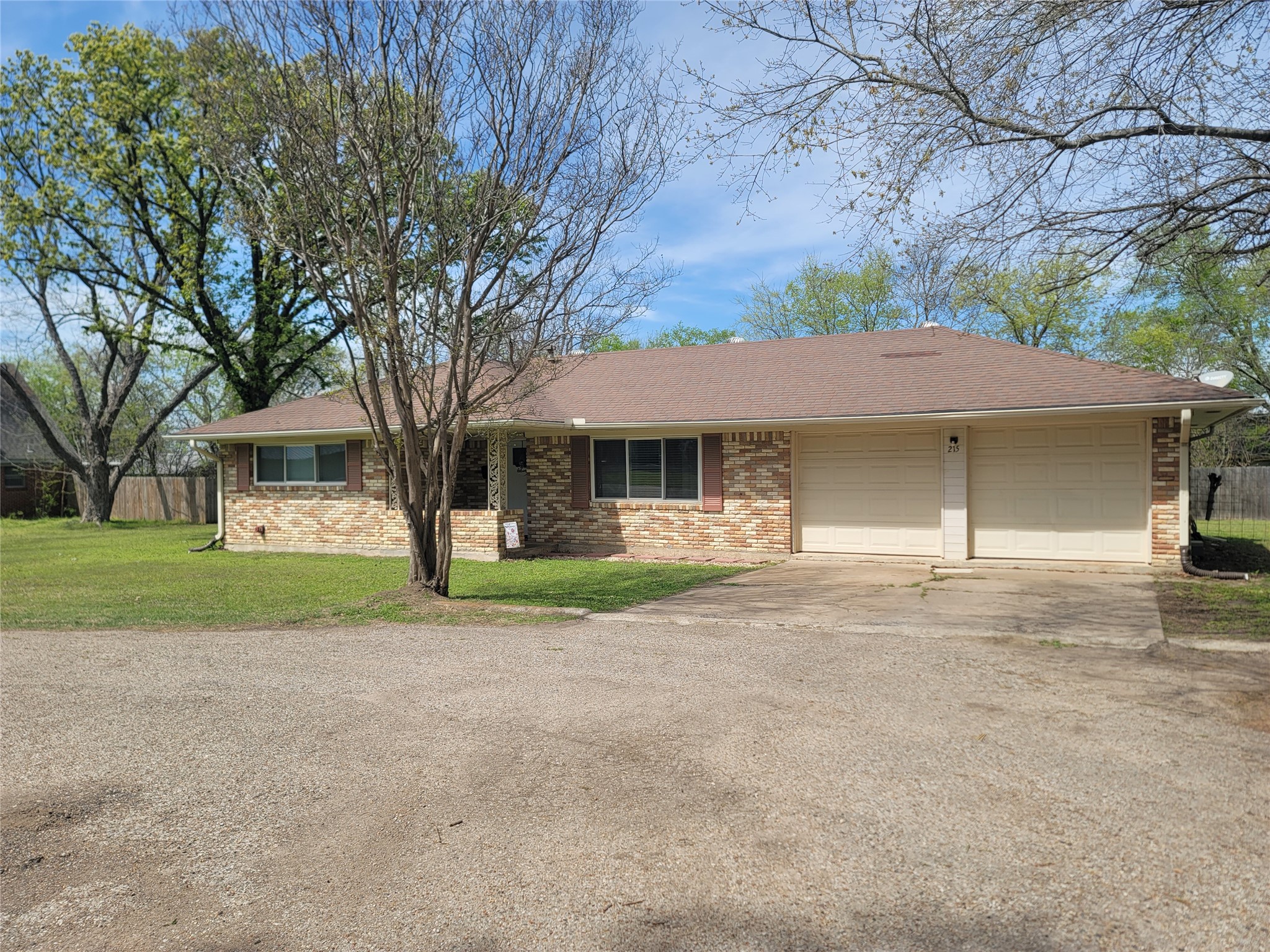 215 N Karl Cayton Street Groesbeck TX 76642