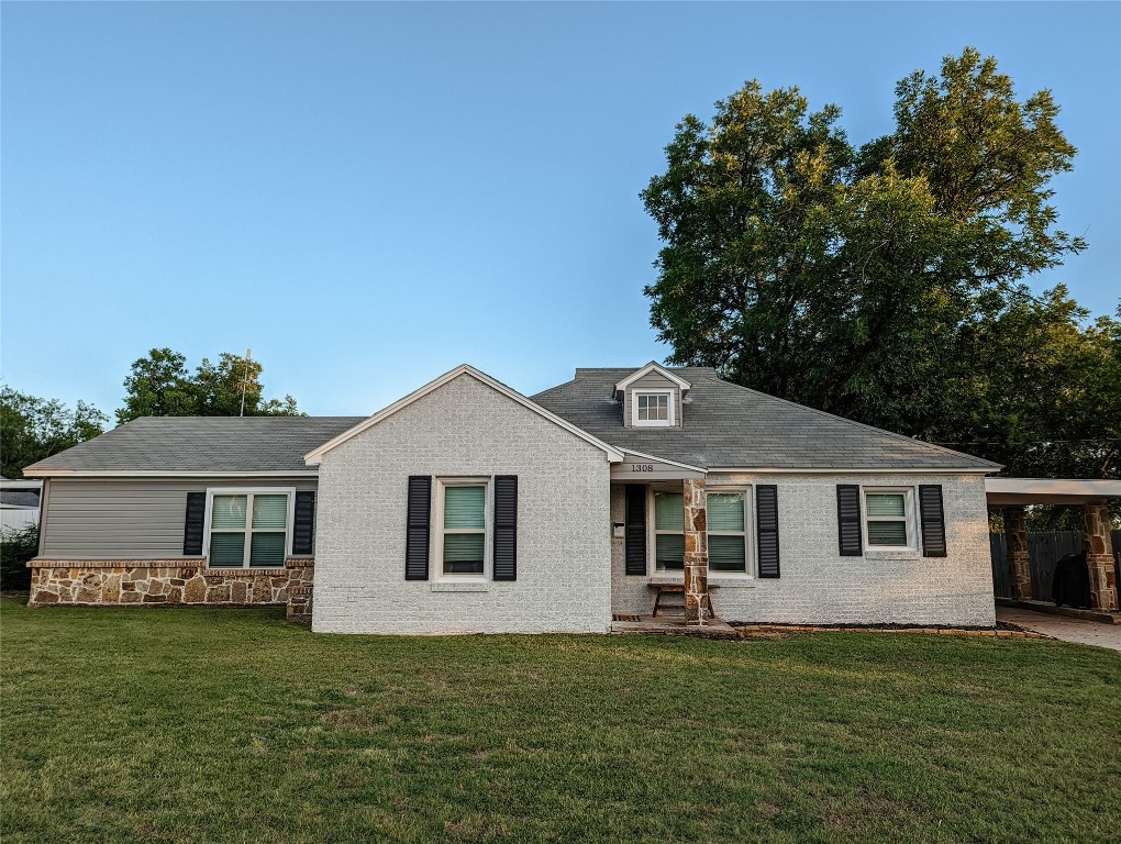 1308 4th Street Graham TX 76450