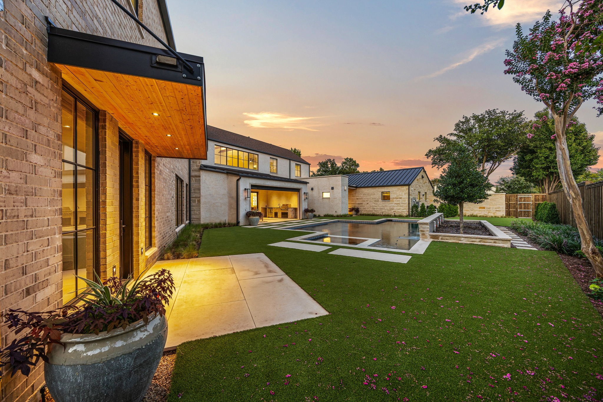 4557 Ridge Road Dallas TX 75229