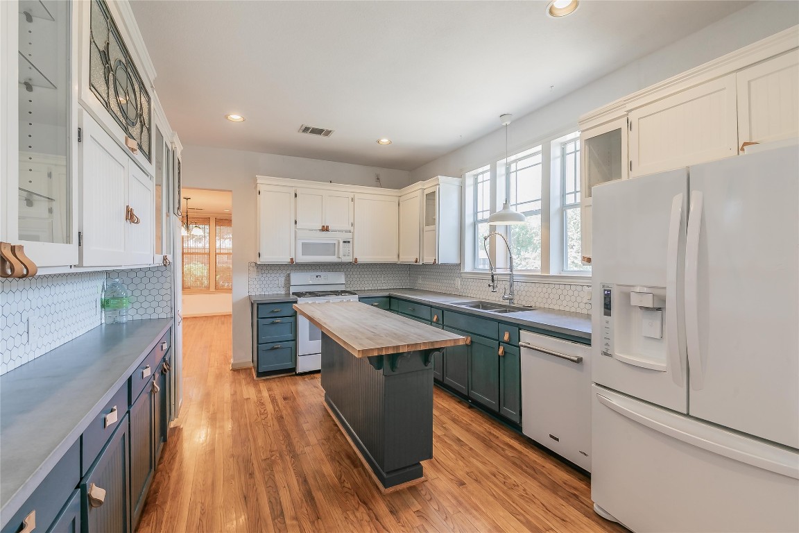 3004 Bridal Wreath Lane Dallas TX 75233
