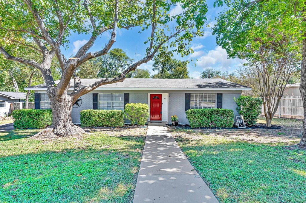 911 Fairway Road Woodway TX 76712