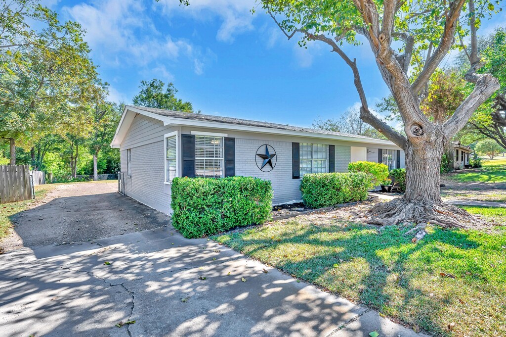 911 Fairway Road Woodway TX 76712