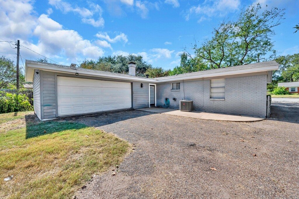 911 Fairway Road Woodway TX 76712