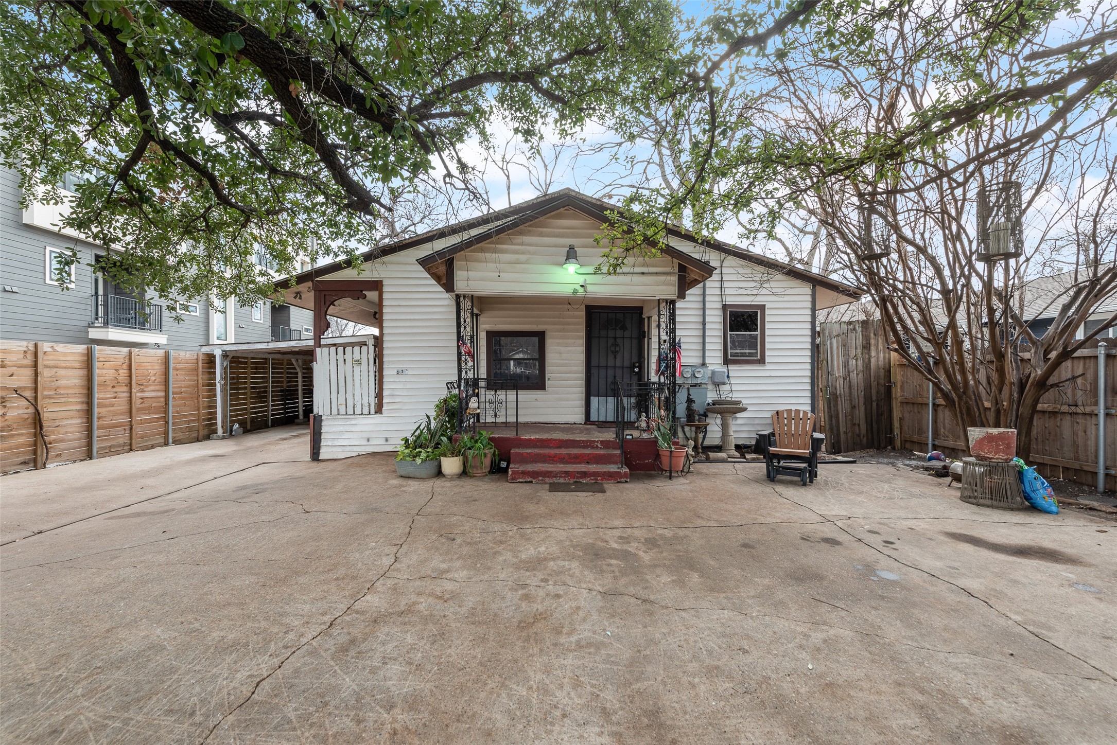 610 W 12th Street Dallas TX 75208