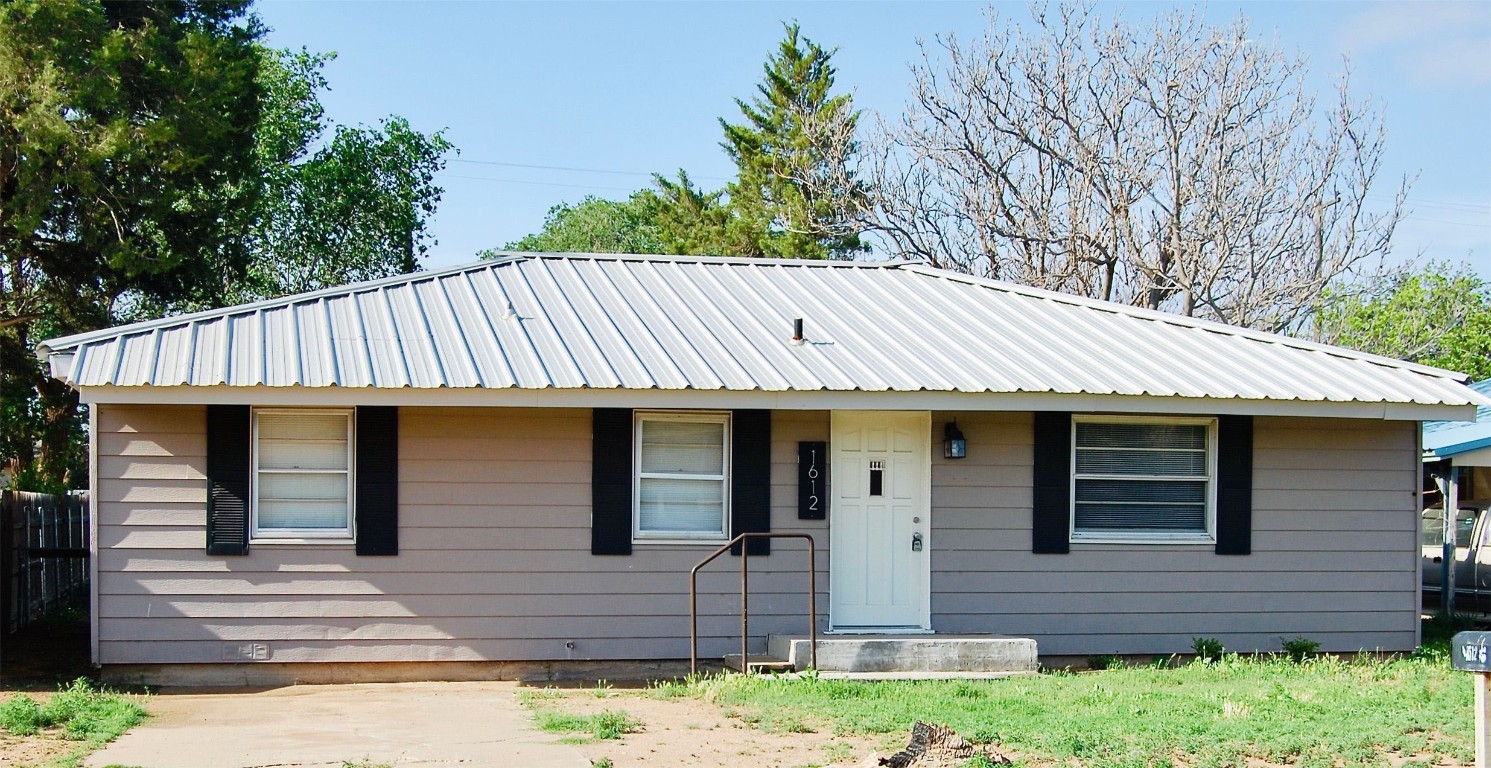 1612 Lee Street Levelland TX 79336