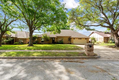 10161 Stoneleigh Drive Benbrook TX 76126