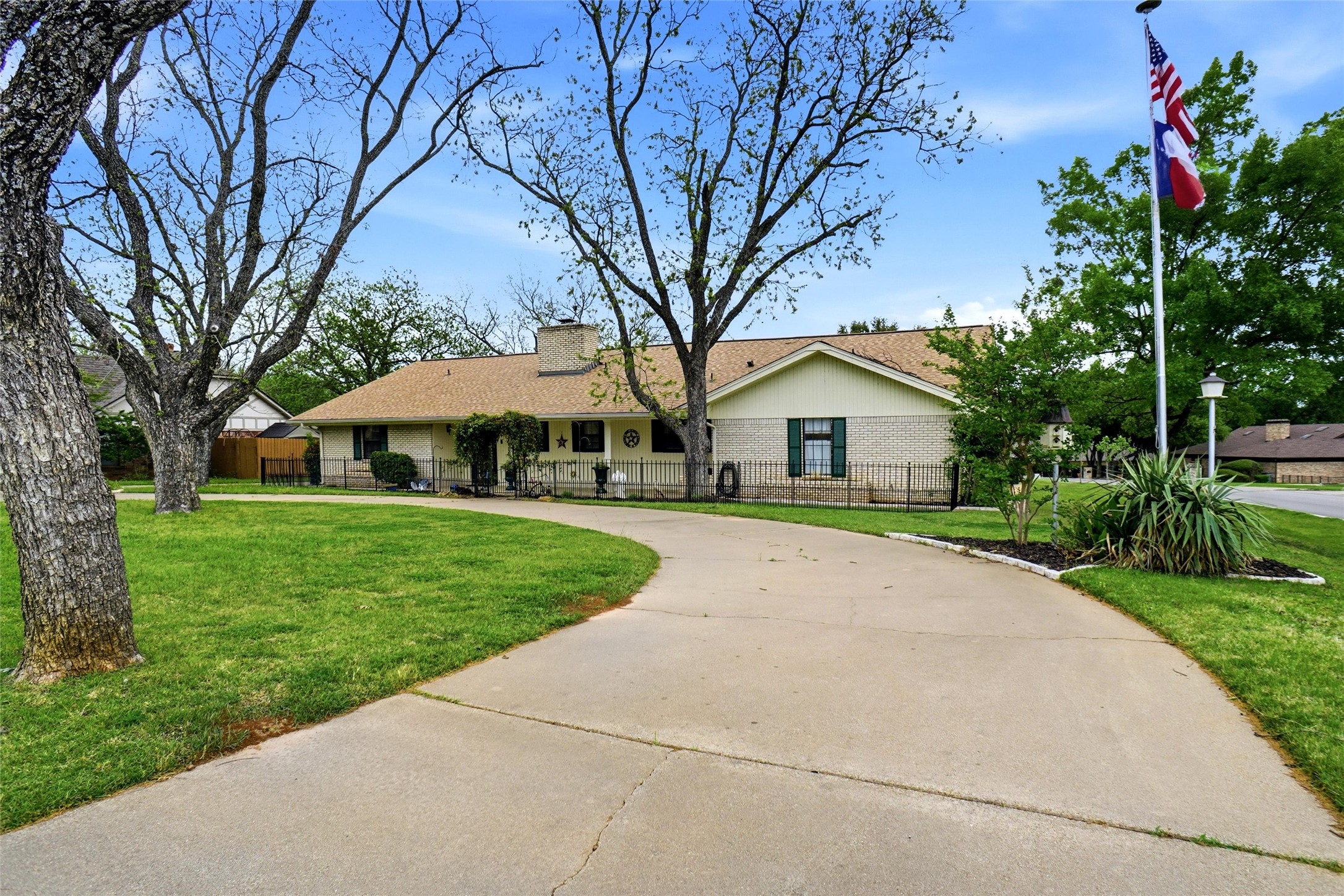 6122 Belvidere Circle Granbury TX 76049