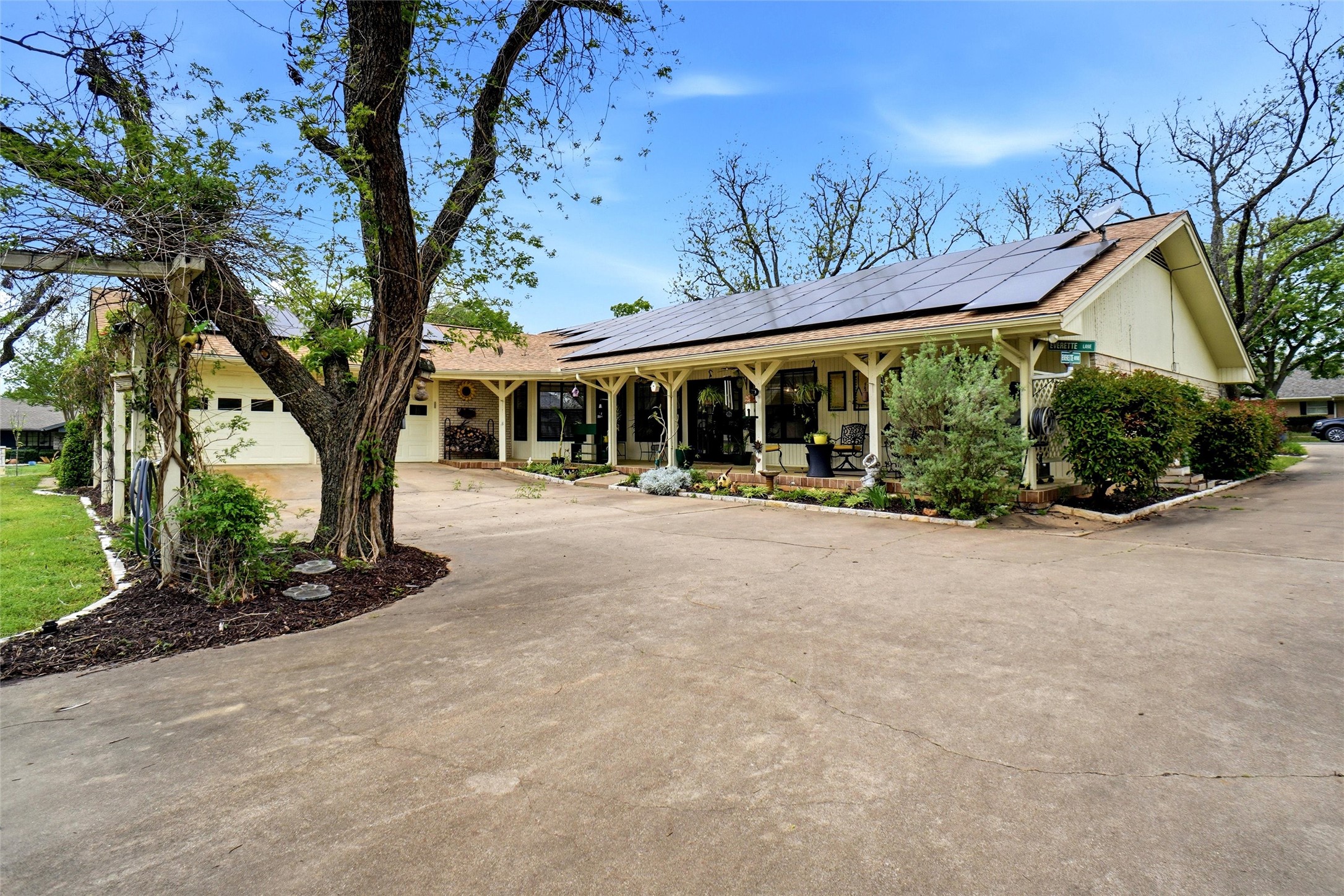 6122 Belvidere Circle Granbury TX 76049