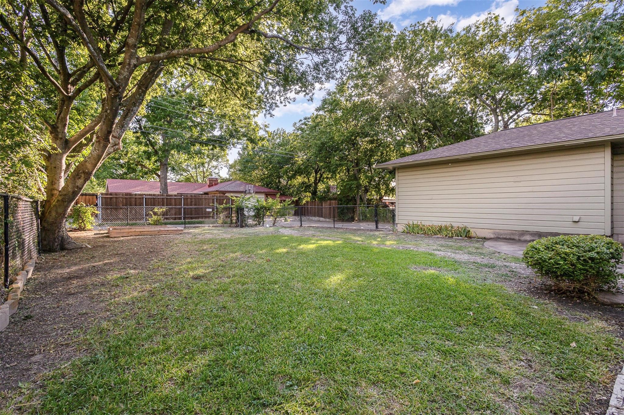 2640 Lakeland Drive Dallas TX 75228