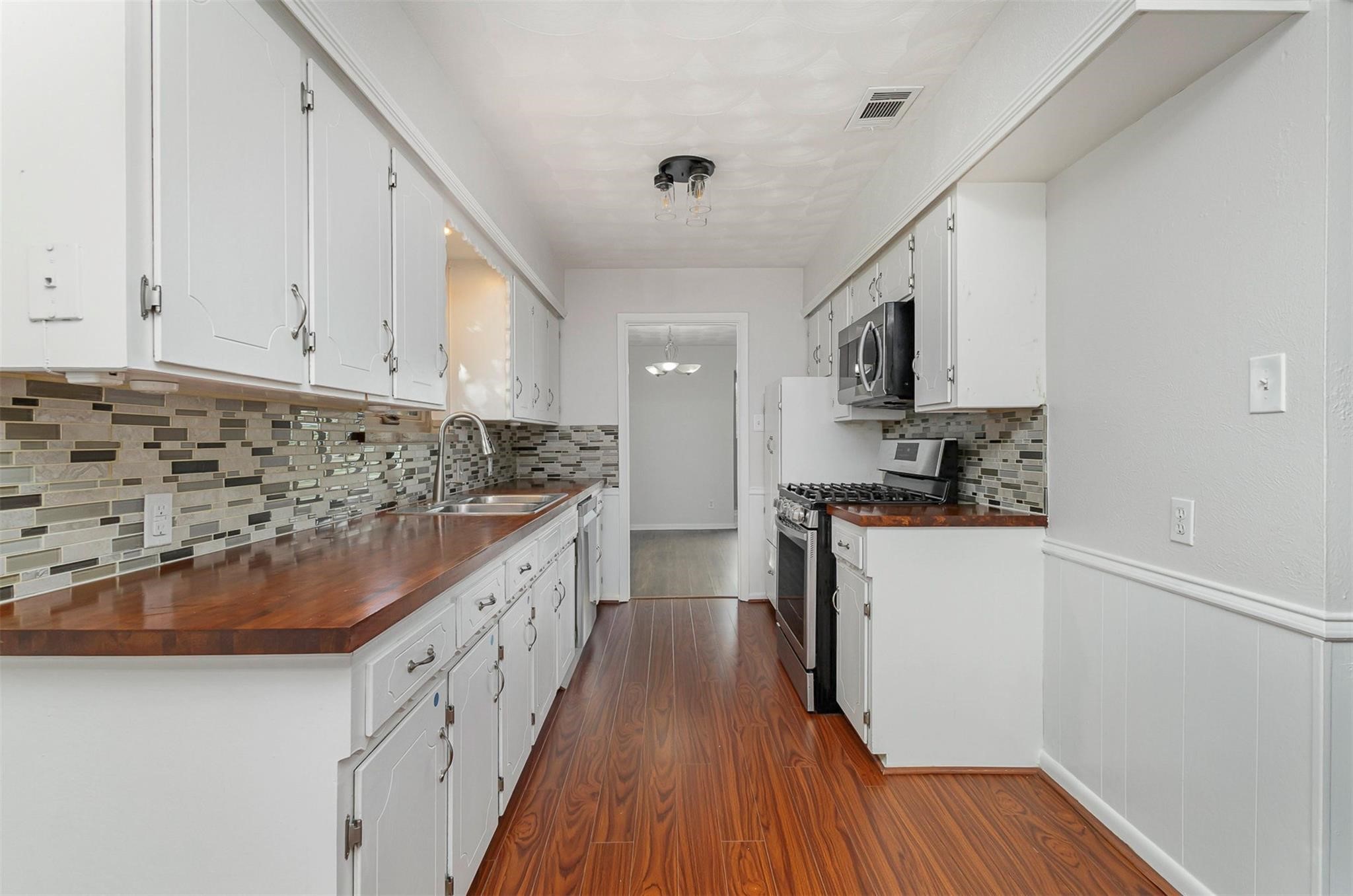 2640 Lakeland Drive Dallas TX 75228
