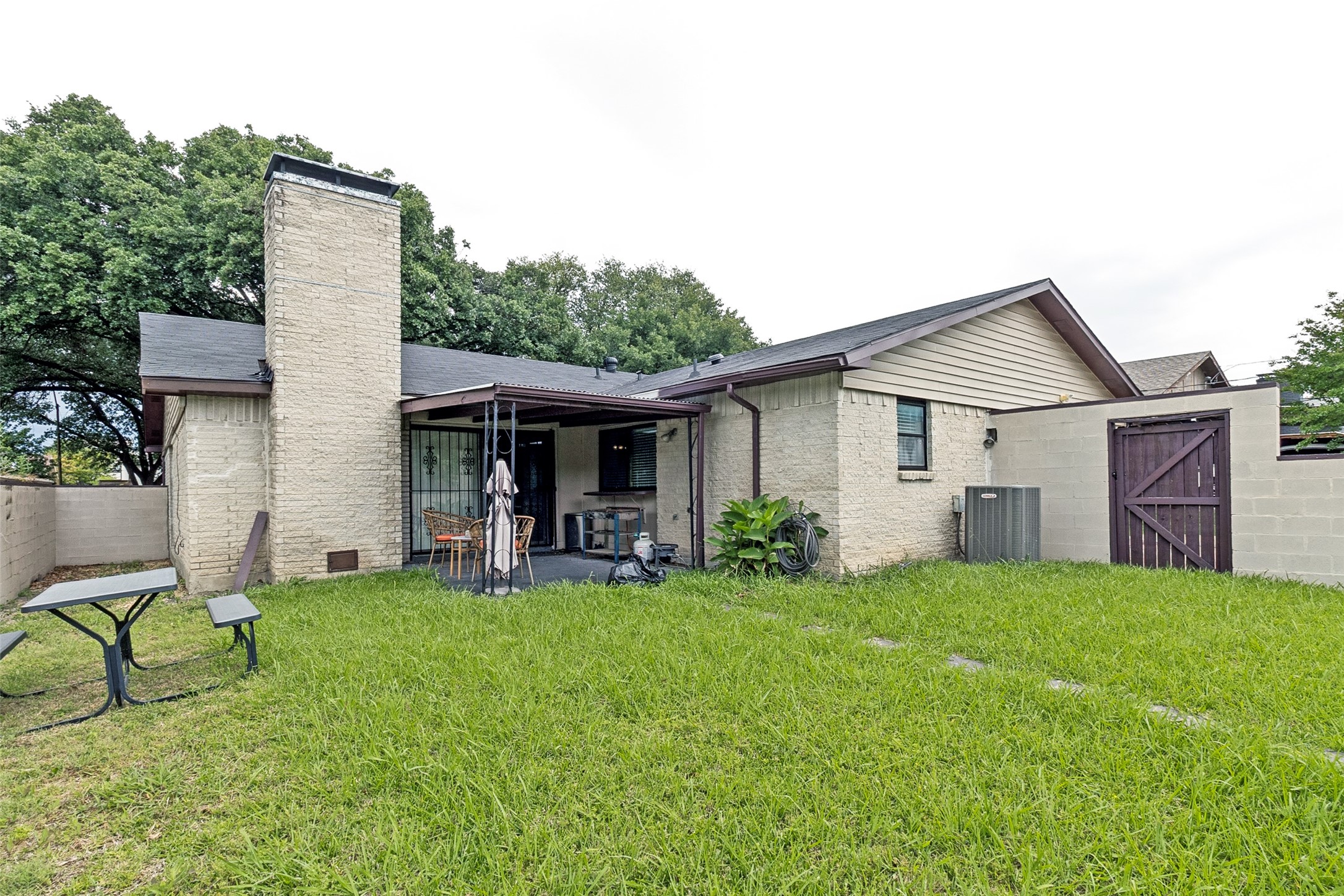 10826 Wallbrook Drive Dallas TX 75238