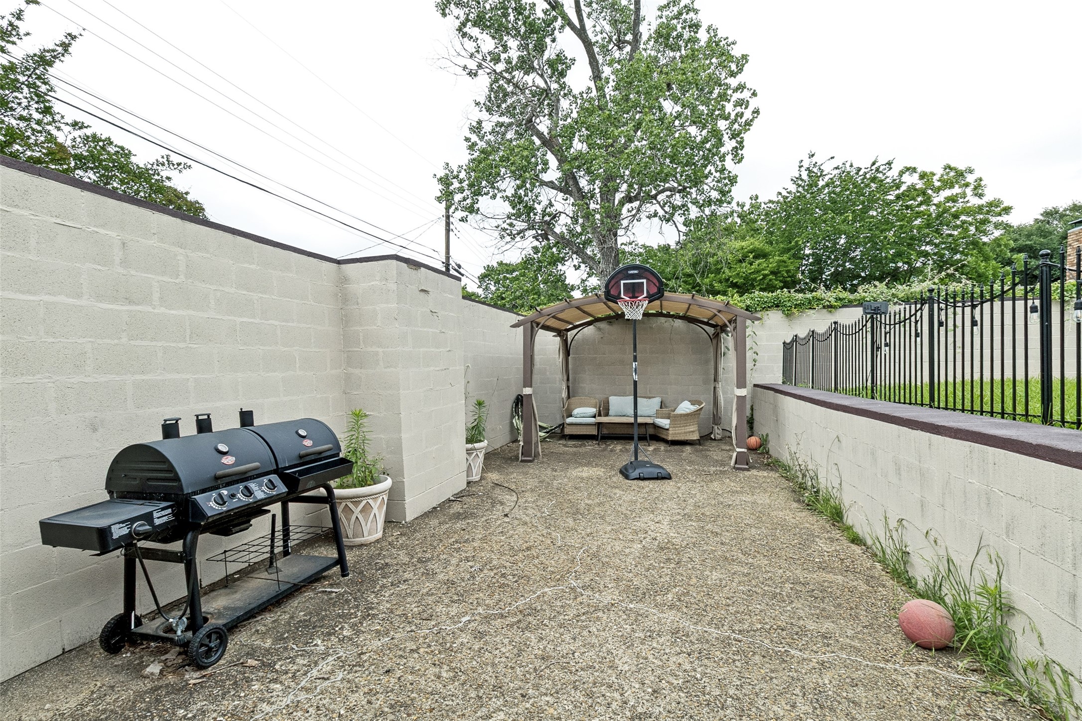 10826 Wallbrook Drive Dallas TX 75238