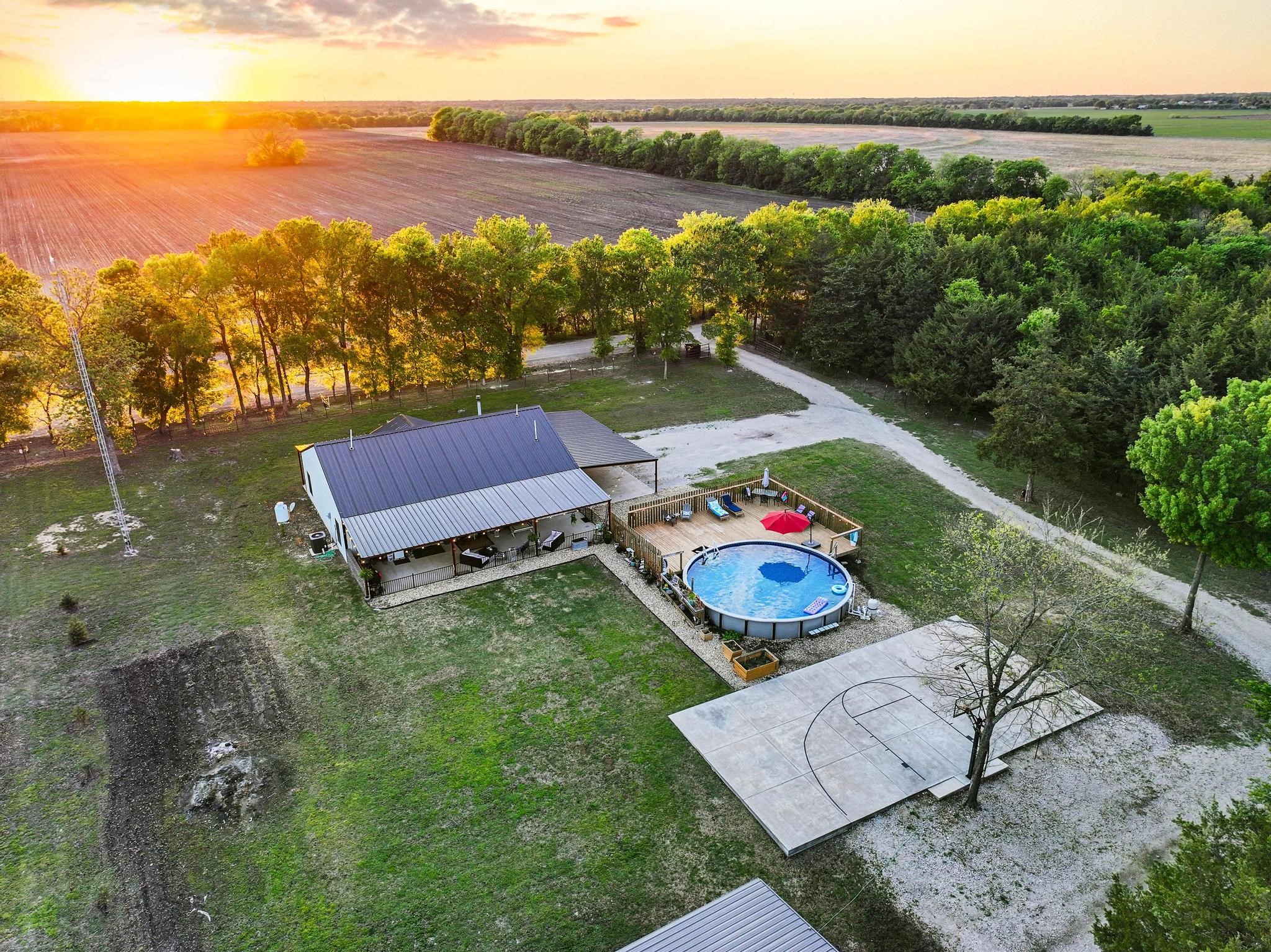 245 County Road 4921 Leonard TX 75452