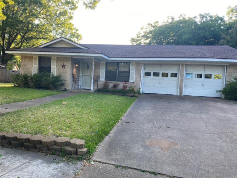 1213 Red Oak Street Ennis TX 75119