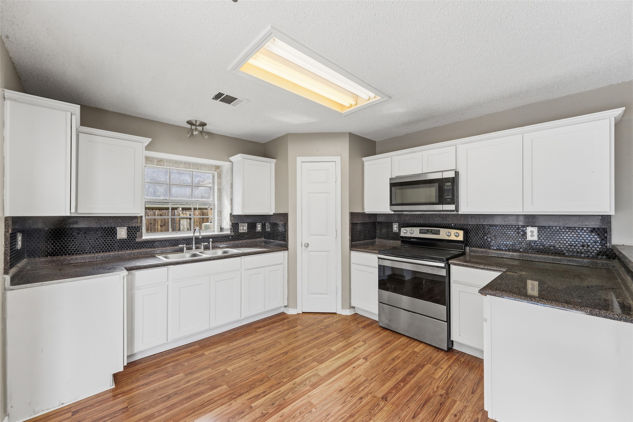 1004 Creekside Drive Mesquite TX 75181