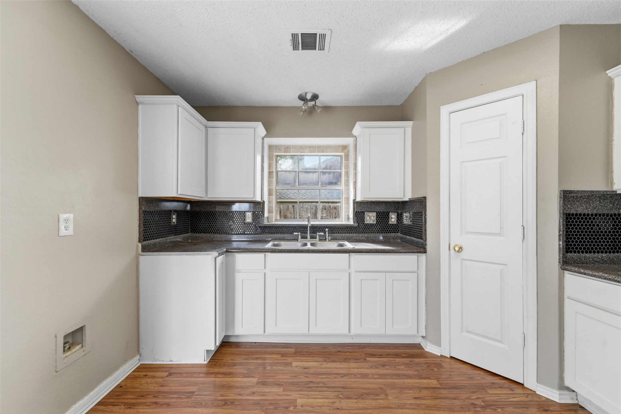 1004 Creekside Drive Mesquite TX 75181